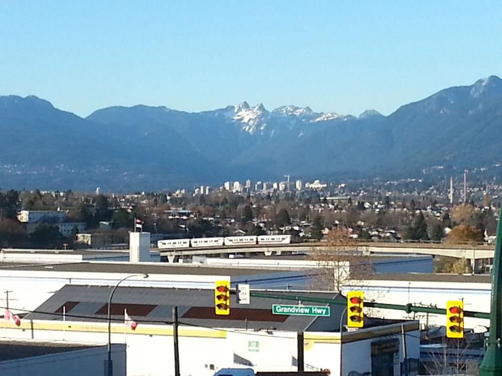 Coast Metro Vancouver Hotel เบิร์นนาบี ภายนอก รูปภาพ