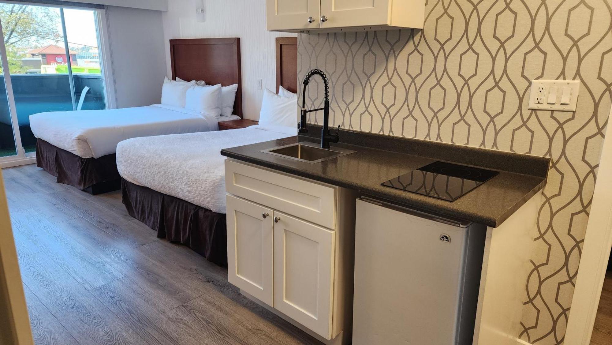 Coast Metro Vancouver Hotel เบิร์นนาบี ภายนอก รูปภาพ